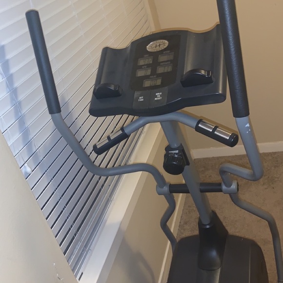 A horizon e70 elliptical - Picture 2 of 9